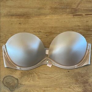 Victoria's Secret Very Sexy Strapless Nude Bra with Underwire Support